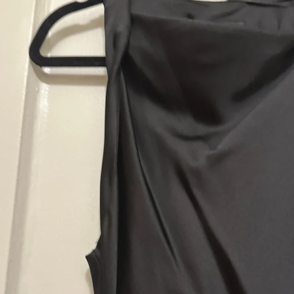 Elegant Black Dress - Picture 5 of 8